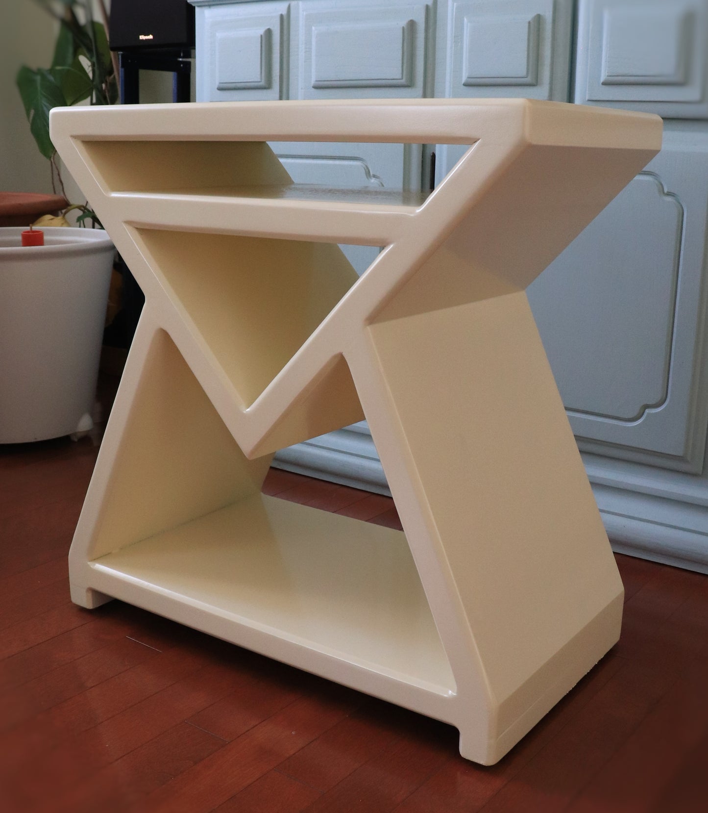 ARROW - OFF WHITE | Geometric Wine Table | Solid wood Table | Bedroom Nightstand | Living room table